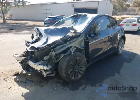 2024 Tesla Model Y Long Range Dual Motor All-Wheel Drive из США, поврежденный, VIN 7SAYGDEE0RF079441